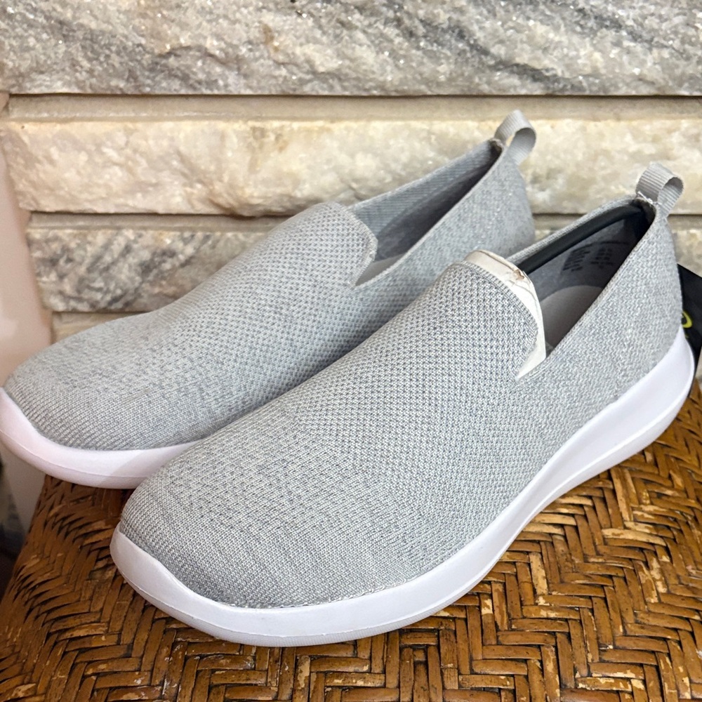 Athletic Works Light Gray Slip-On Knit Sneakers